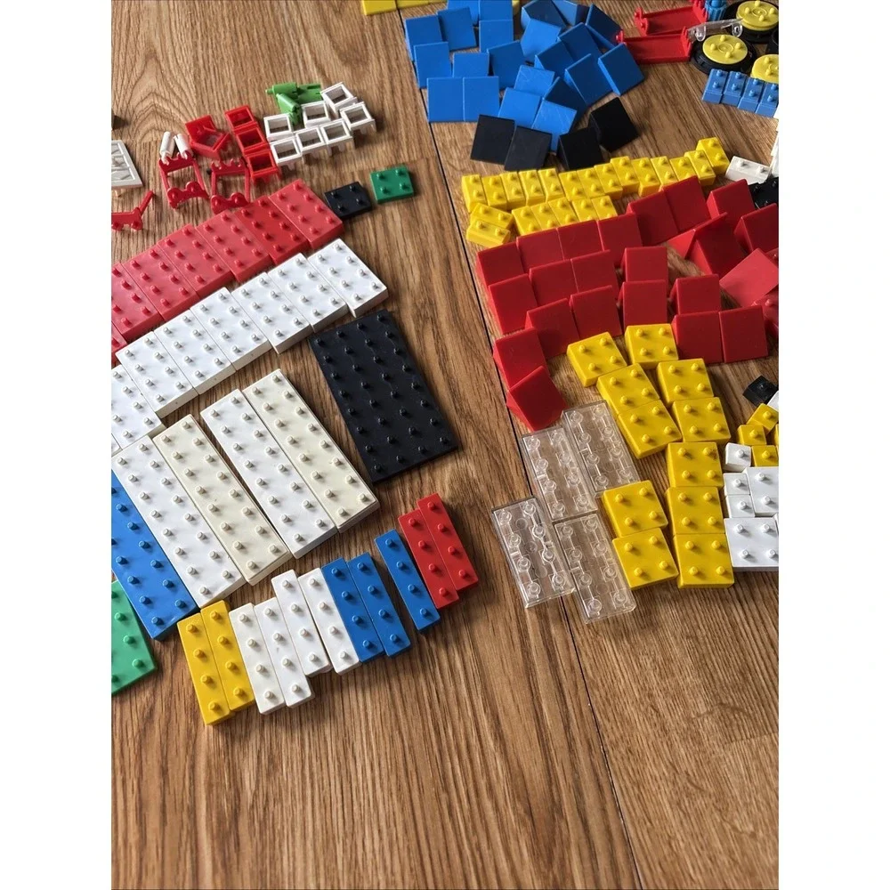 Vintage Playskool 1976 American Bricks Building Bricks 835 Over 300 Pieces